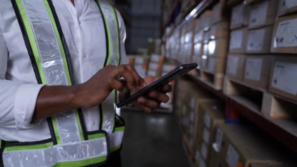 Business Concept Resolution Employee Checking Goods Tablet Warehouse — Stock Video