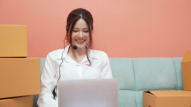 Concepto Negocio Resolución Mujeres Asiáticas Que Venden Productos Línea Usando — Vídeo de stock