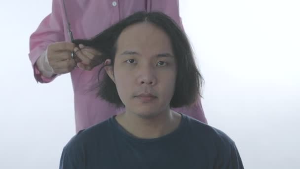 Concetto Cura Dei Capelli Risoluzione Asiatico Uomo Taglio Capelli Uno — Video Stock