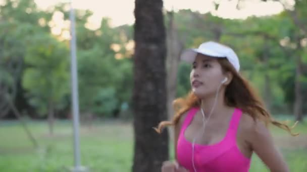 Exercício Conceito Resolução Mulher Asiática Correndo Parque — Vídeo de Stock