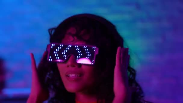 Koncept Dovolené Rozlišení Asijky Noci Baví Tancováním Led Světla Bliká — Stock video