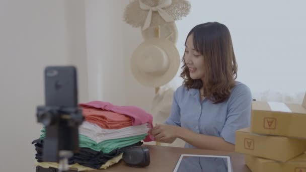 Geschäftskonzept Der Auflösung Asiatin Präsentiert Produkte Büro — Stockvideo