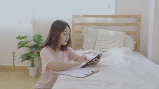 Holiday Concept Resolution Asian Woman Playing Tablet Bedroom — Stock video