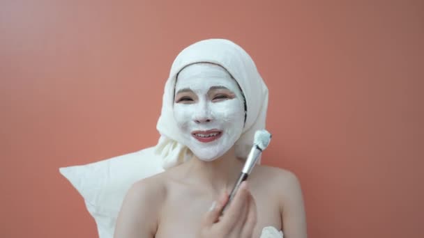 Conceito Spa Resolução Meninas Asiáticas Estão Introduzindo Tratamento Spa Facial — Vídeo de Stock