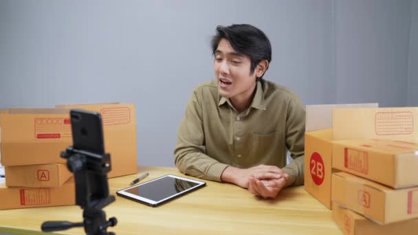 Conceito Negócio Resolução Asiático Cara Está Transmitindo Vivo Vendendo Produtos — Vídeo de Stock