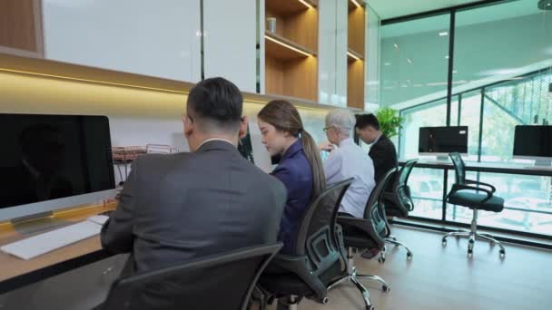 Geschäftskonzept Der Auflösung Asiaten Arbeiten Büro Zusammen — Stockvideo