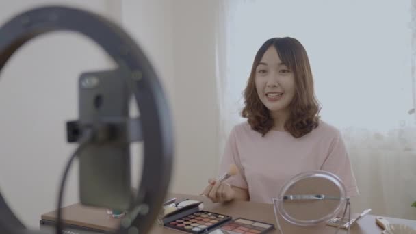 Conceito Férias Resolução Meninas Asiáticas Estão Ensinando Maquiagem Internet Casa — Vídeo de Stock