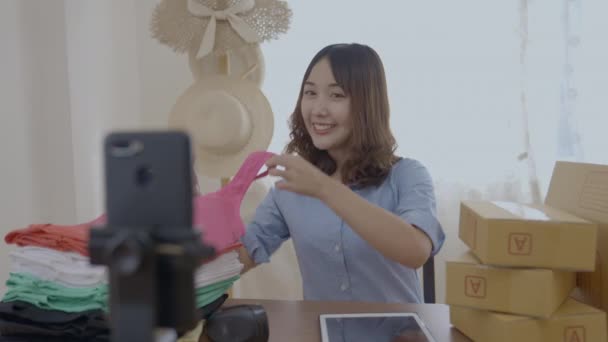 Concept Entreprise Résolution Femme Asiatique Présentant Des Produits Bureau — Video