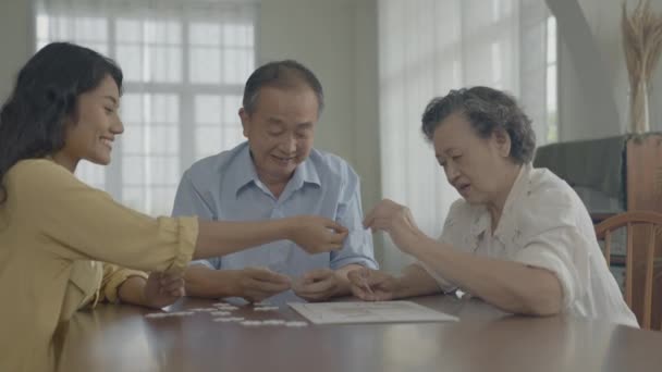 Feriebegrepet Resolusjon Asiatiske Familier Som Leker Sammen Huset Morsomme Spennende – stockvideo