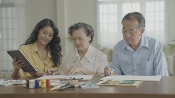 Concepto Artístico Resolución Familias Asiáticas Dibujando Juntas Salón Artista Está — Vídeos de Stock