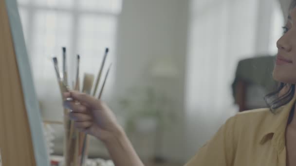 Conceito Artista Resolução Mulher Asiática Desenhar Sala Estar Artista Está — Vídeo de Stock