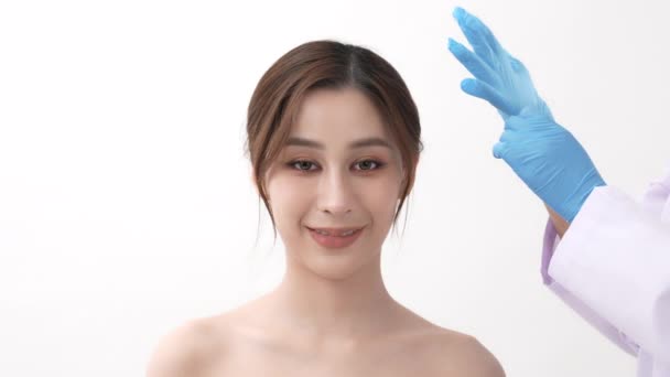 Krásný Koncept Rozlišení Asijské Žena Příprava Operaci Obličeje Bílém Pozadí — Stock video
