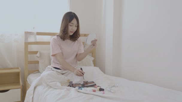 Beauty Concept Resolution Asian Girls Make Makeup Bed Bedroom — Stock Video