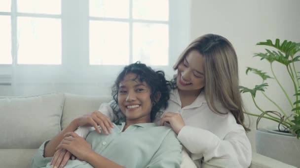 Koncept Dovolené Rozlišení Asijské Ženy Objímají Domě Mladé Ženy Jsou — Stock video