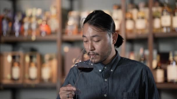 Night Club Concept Resolution Asian Man Tasting Wine Restaurant Group — Wideo stockowe