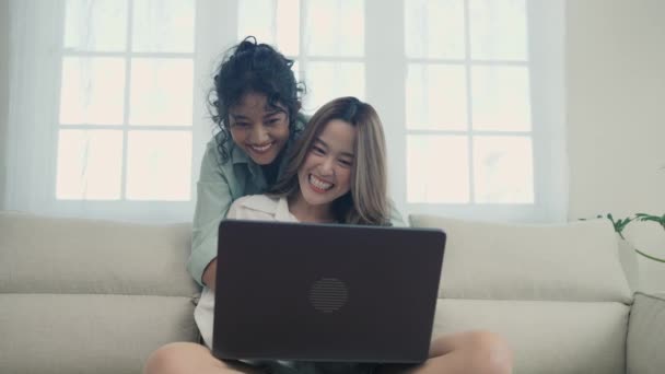 Holiday Concept Resolution Asian Women Playing Laptops Together Living Room — Stockvideo
