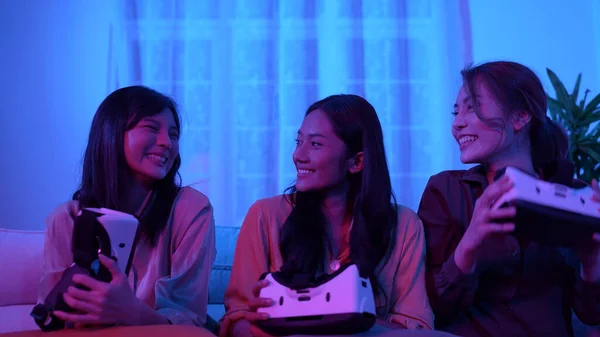 Праздничная Концепция Resolution Азиатские Женщины Используют Вместе Гостиной Технология Виртуальной — стоковое фото