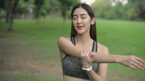 Exercise Concept Resolution Athletes Stretching Muscles Public Garden Arm Bending — Stock Video