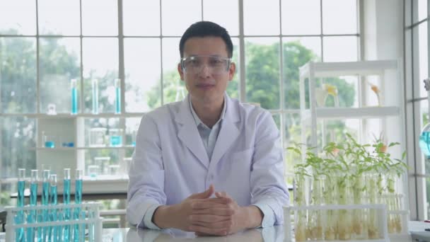 Research Concept Resolution Asian Scientists Describing Plant Growth Observations Laboratory — Vídeo de Stock