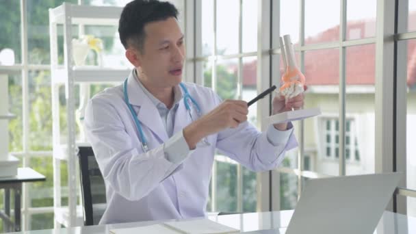 Medical Concept Resolution Doctor Talking Patient Video Call — Video