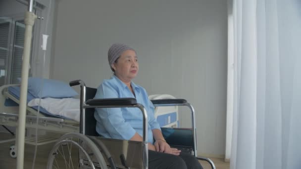 Concepto Salud Resolución Una Anciana Asiática Está Esperando Que Sus — Vídeo de stock