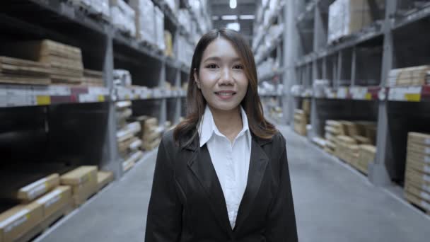 Concepto Negocio Resolución Mujeres Asiáticas Doblan Sus Brazos Con Confianza — Vídeo de stock
