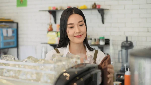 Coffee Shop Concept Resolution Asian Female Staff Cleaning Shop Use — Foto de Stock