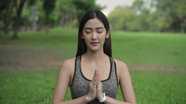 Exercise Concept Resolution Asian Woman Practicing Yoga Nature Commitment Meditation — Stock Video