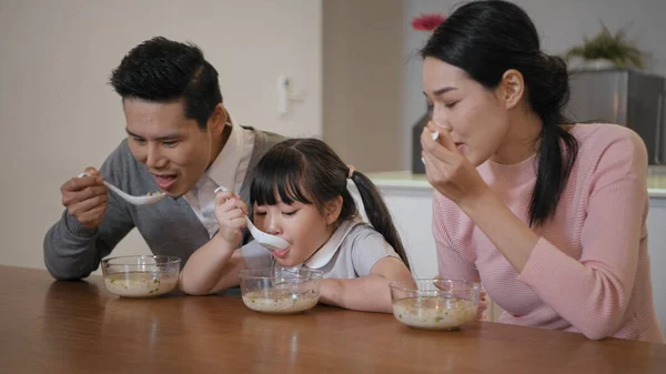 Family Concept Resolution Asian Parents Children Eating Together House — 스톡 사진