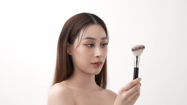 Beauty Concept Resolution Asian Woman Smiling Confidence Makeup Brush White — Stock Video