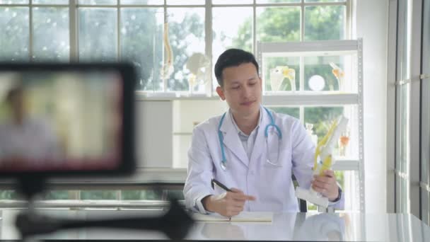 Konsep Medis Resolusi Dokter Sedang Mewawancarai Tentang Penanganan Penyakit Kantor — Stok Video