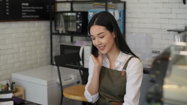 Conceito Cafeteria Resolução Funcionário Atende Telefonema Cliente Que Liga Para — Vídeo de Stock