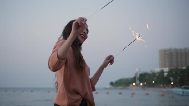 Koncept Dovolené Rozlišení Asijské Ženy Baví Hraní Ohňostroje Pláži — Stock video