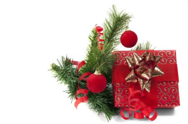 Yılbaşı dekorasyonu ile kırmızı giftbox