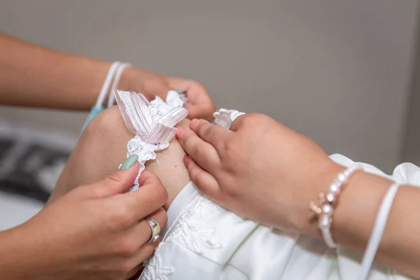 Bride Getting Ready Dressing Her Wedding Day — Stock Photo, Image