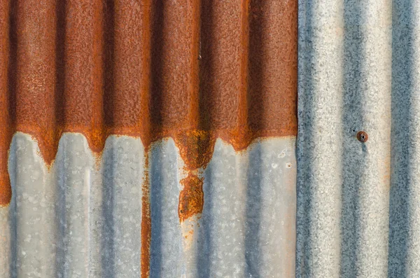 Rusty viejo muro de zinc — Foto de Stock