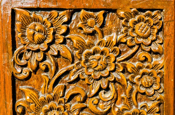 Closeup artisanat mur de fleurs en bois — Photo