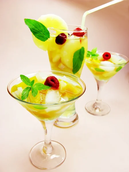 Punch cocktail drink with fruit — Stock Photo, Image