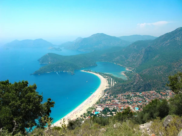 Panorama z modré laguny a pláže oludeniz Turecko — Stock fotografie