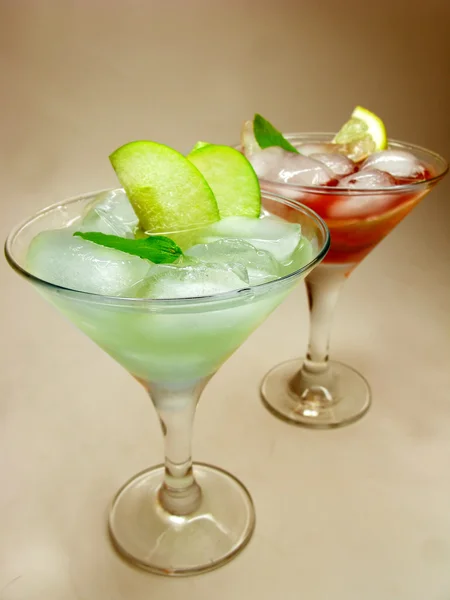 Alcohol punch cocktail drinks with mint — Stock Photo, Image