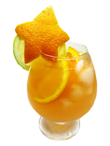 Fruit oranje punch cocktail drinken met ijs — Stockfoto