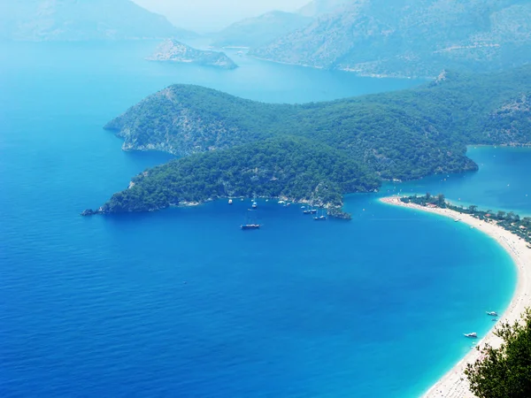 Panorama de laguna azul y playa de pavo oludeniz — Foto de Stock