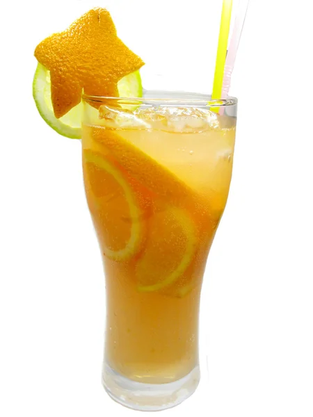Bebida de coquetel de ponche vermelho de frutas com laranja — Fotografia de Stock
