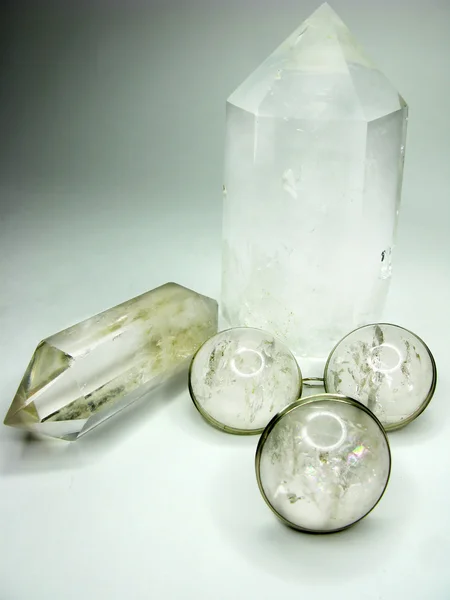 Кристаллы кварцевых кристаллов природных горных пород — стоковое фото
