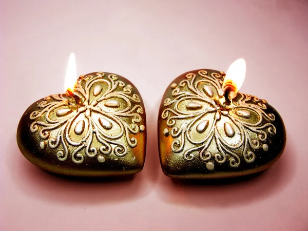 Ароматные спа-свечи придают сердцу форму — стоковое фото