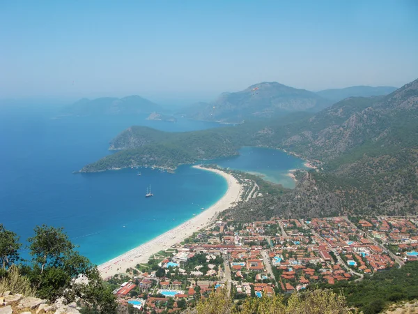 A kék lagúna és a strand oludeniz Törökország panoráma — Stock Fotó