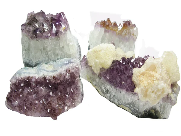 紫晶 geode 地质晶体 — 图库照片