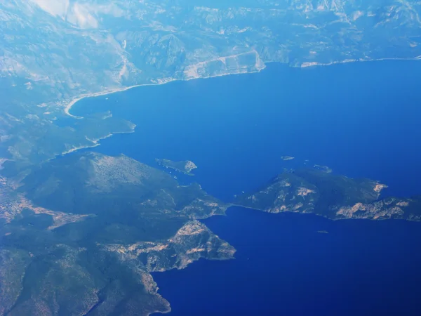 Dünya ve Akdeniz deniz manzaralı uçak dışında — Stok fotoğraf