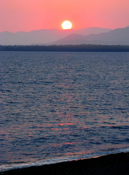 Pink sunset in mediterranean sea — Stock Photo, Image