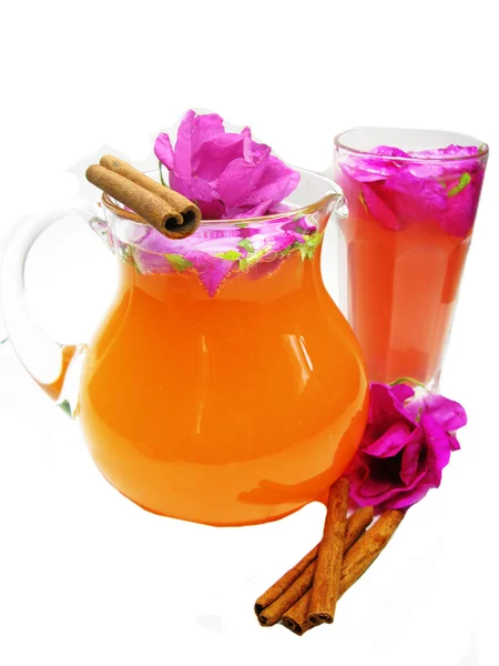 Tea cocktail punch drink with wild rose — Stock Photo, Image